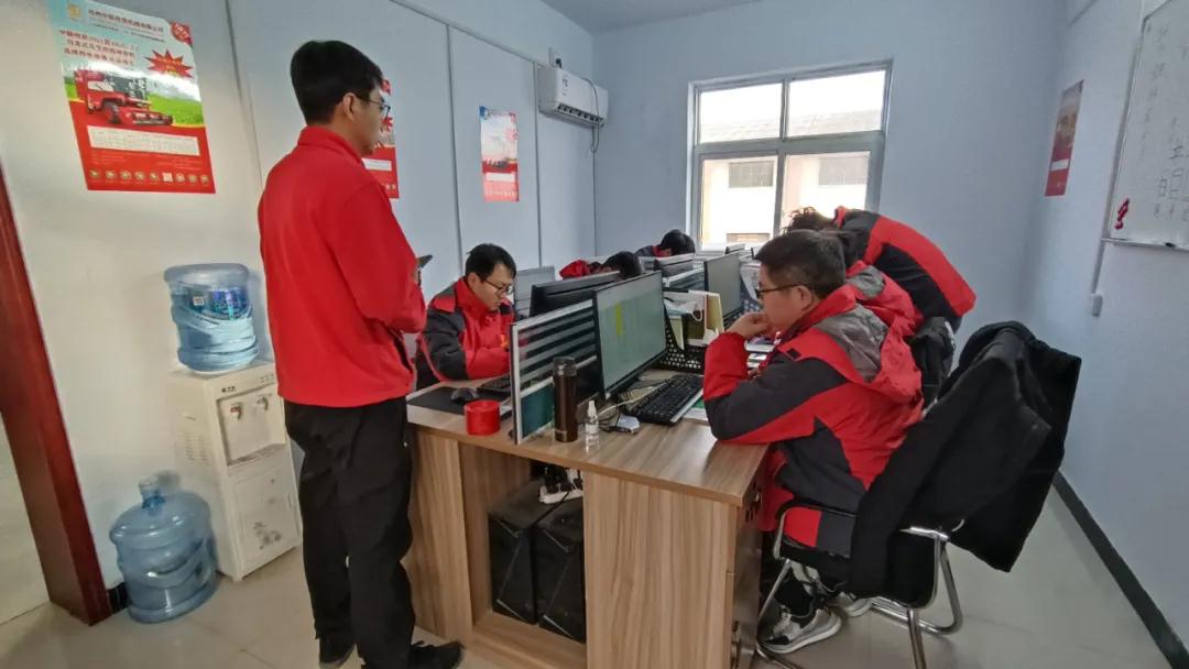 鄭州中聯(lián)電子商務(wù)部部長(zhǎng)吉平:服務(wù)是第二競(jìng)爭(zhēng)力 吉平3.jpg