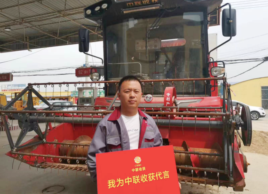 有三臺挖掘機(jī)的董老板為何轉(zhuǎn)型開收割機(jī)？收的都是現(xiàn)錢！(圖1)