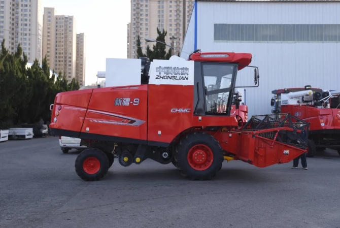 邯鄲魏縣常振明:我的
臺谷物聯(lián)合收割機——中聯(lián)收獲“新疆-9” xmsgj-3.png