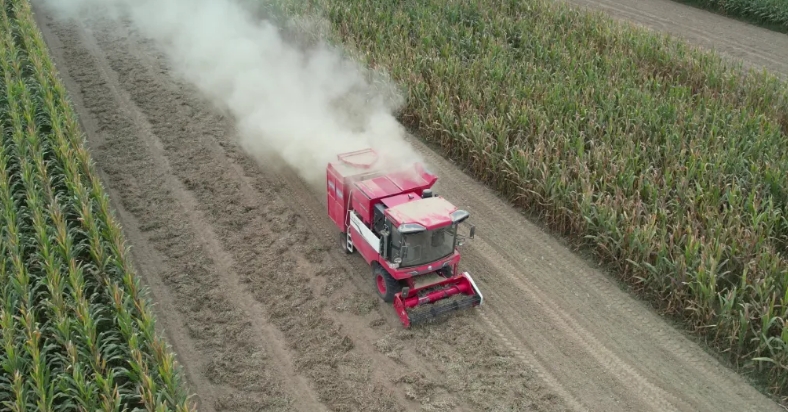 中聯(lián)收獲花生機(jī) 助力農(nóng)民走向致富路 1712756133787129.png